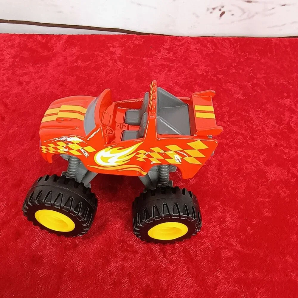 Fisher-Price Blaze & The Monster Machines Racing Flag Stripes Monster Truck‎ Toy